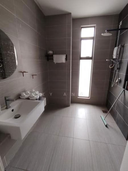 Rumah Teres 2-Tingkat untuk Disewa di Sunsuria City (Dengkil) - KY Ang - Bathroom - PropertyGuru.com.my
