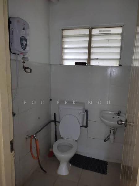 Pangsapuri untuk Dijual di Kenari Apartment - Foo Sek Mou - Bathroom - PropertyGuru.com.my