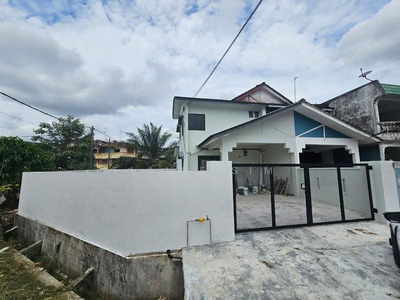 Rumah Teres 2-Tingkat untuk Dijual di Taman Muhibbah (Kulai) - Elaine Sim - Exterior - PropertyGuru.com.my