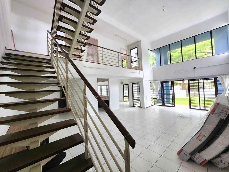 3-storey Terraced House for Sale in Lake Fields (Sungai Besi) - Suki Tan - PropertyGuru.com.my