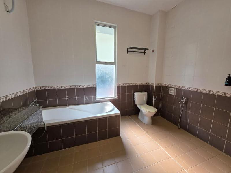 Bungalow House for Rent in Kulai (Johor) - Elaine Sim - Bathroom - PropertyGuru.com.my