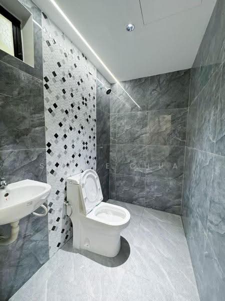 Rumah Teres 1-Tingkat untuk Dijual di Taman Johor Jaya (Johor Bahru) - Serene Chua - Bathroom - PropertyGuru.com.my