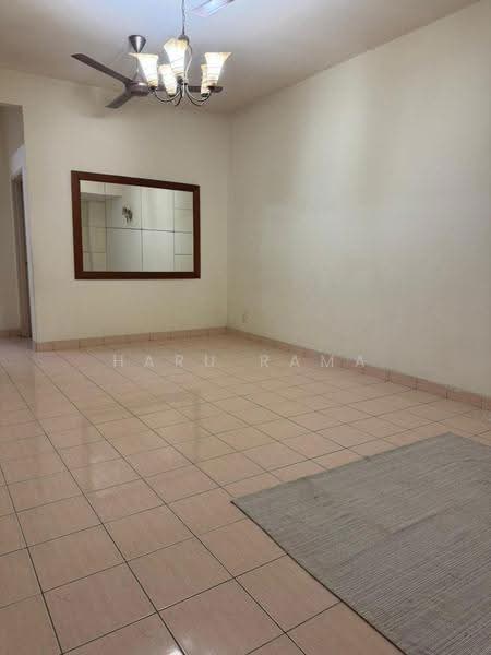 Rumah Teres untuk Dijual di Bandar Putra Permai (Seri Kembangan) - Haru Rama - Living Room - PropertyGuru.com.my