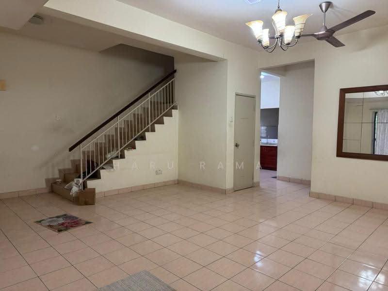 Rumah Teres untuk Dijual di Bandar Putra Permai (Seri Kembangan) - Haru Rama - Living Room - PropertyGuru.com.my