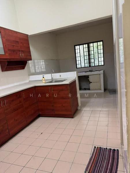 Rumah Teres untuk Dijual di Bandar Putra Permai (Seri Kembangan) - Haru Rama - Kitchen - PropertyGuru.com.my