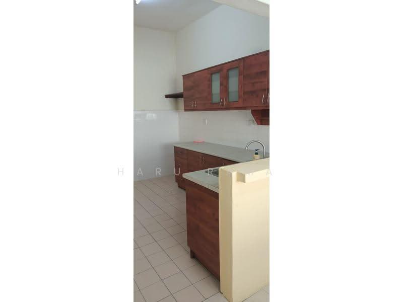 Rumah Teres untuk Dijual di Bandar Putra Permai (Seri Kembangan) - Haru Rama - Kitchen - PropertyGuru.com.my