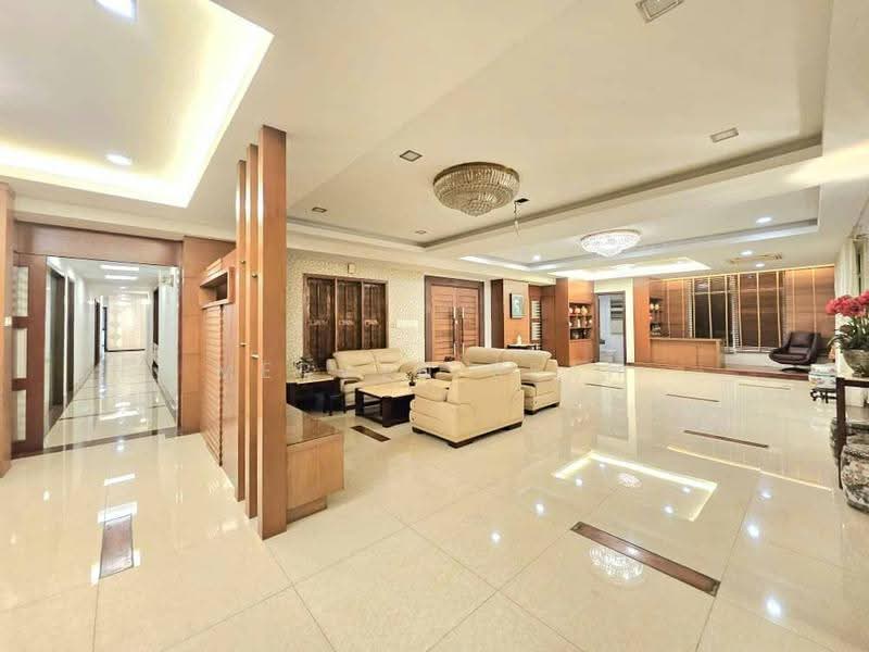 Kondominium untuk Dijual di H Residence (One Ritz Residence / Kelawai View) - Mervyn Seah - Living Room - PropertyGuru.com.my