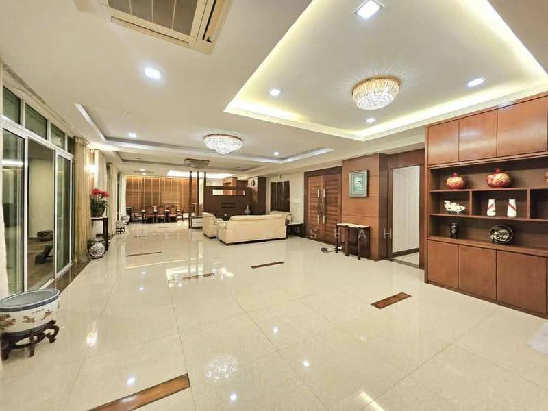 Kondominium untuk Dijual di H Residence (One Ritz Residence / Kelawai View) - Mervyn Seah - Living Room - PropertyGuru.com.my