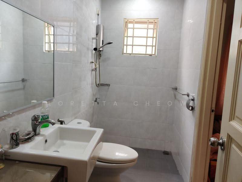 Semi-Detached House for Sale in Usj 3a (Subang Jaya) - Loretta Cheow - Guest Bathroom - PropertyGuru.com.my