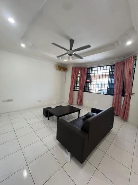 2-storey Terraced House for Rent in Kuching (Sarawak) - Jeno Tan - Living Room - PropertyGuru.com.my