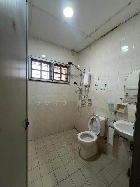 2-storey Terraced House for Rent in Kuching (Sarawak) - Jeno Tan - Bathroom - PropertyGuru.com.my