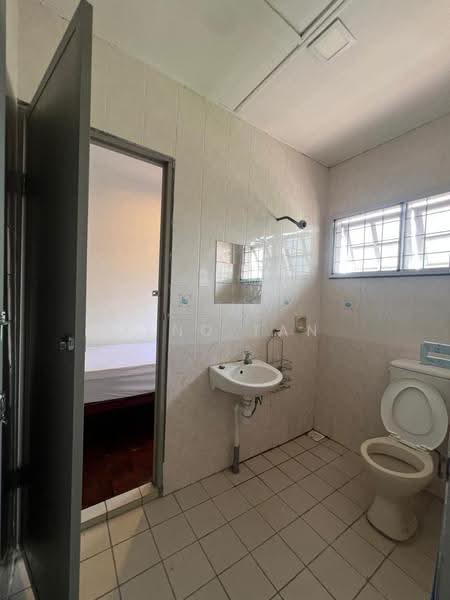2-storey Terraced House for Rent in Kuching (Sarawak) - Jeno Tan - Bathroom - PropertyGuru.com.my