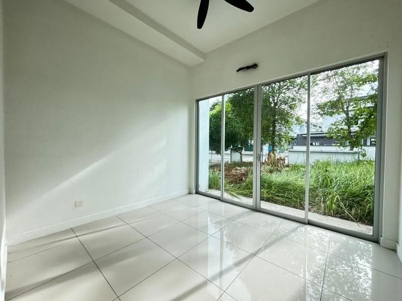 2-storey Terraced House for Rent in Bandar Saujana Putra (Tanjong Duabelas) - Miki You - Living Room - PropertyGuru.com.my