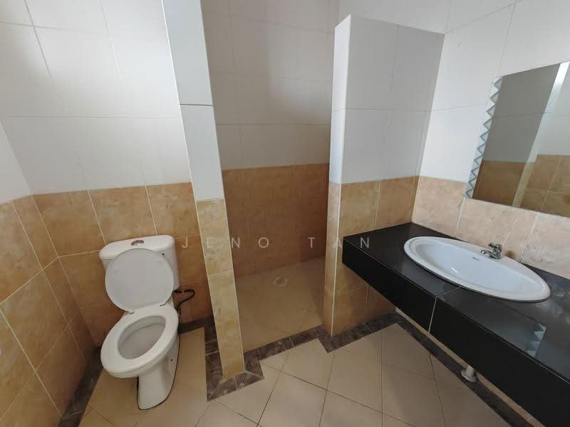Semi-Detached House for Rent in Kuching (Sarawak) - Jeno Tan - Bathroom - PropertyGuru.com.my