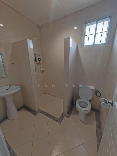 Semi-Detached House for Rent in Kuching (Sarawak) - Jeno Tan - Bathroom - PropertyGuru.com.my