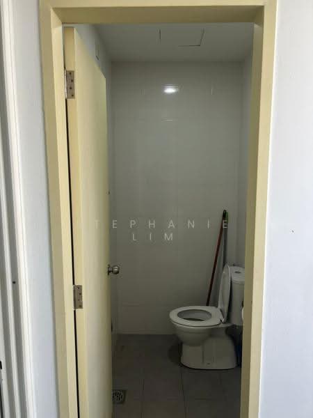 Service Residence for Sale at Impiria Residensi Bukit Tinggi Klang - Stephanie Lim - Bathroom - PropertyGuru.com.my