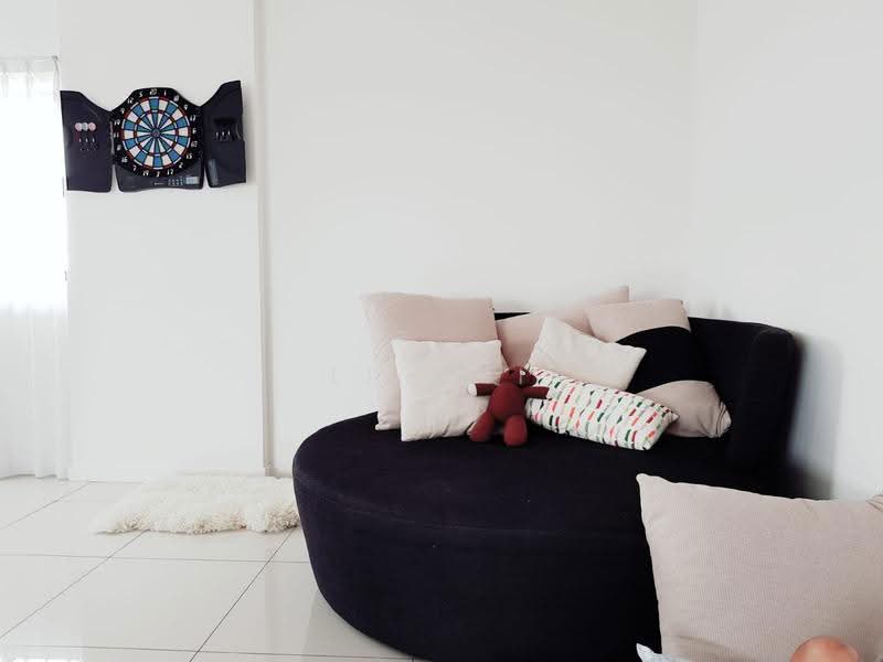 Kondominium untuk Dijual di Ujana Executive Apartment - Li Wei - Living Room - PropertyGuru.com.my