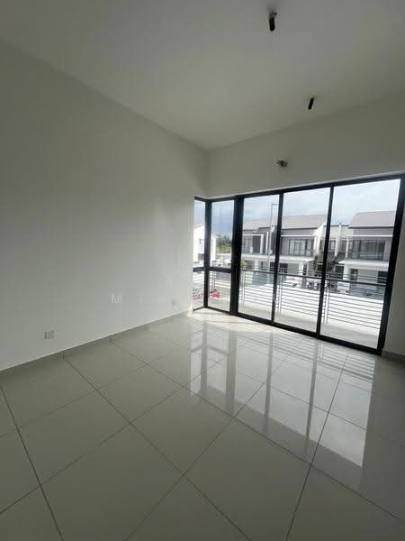 2-storey Terraced House for Sale in Telok Panglima Garang (Selangor) - Miki You - Living Room - PropertyGuru.com.my