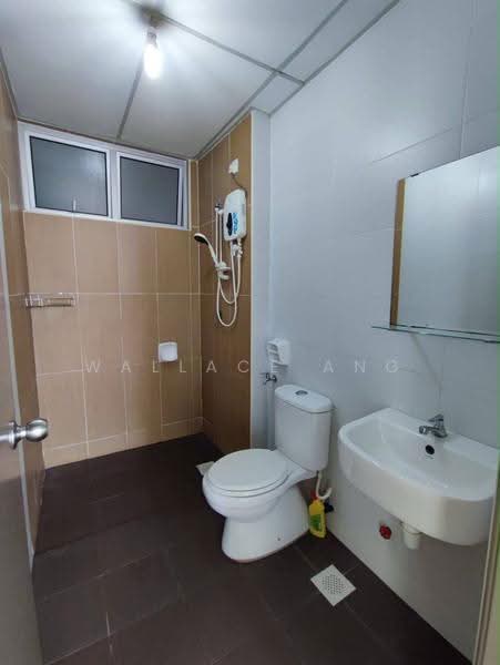 Kediaman Servis untuk Disewa di Larkin Heights - Wallace Ang - Bathroom - PropertyGuru.com.my