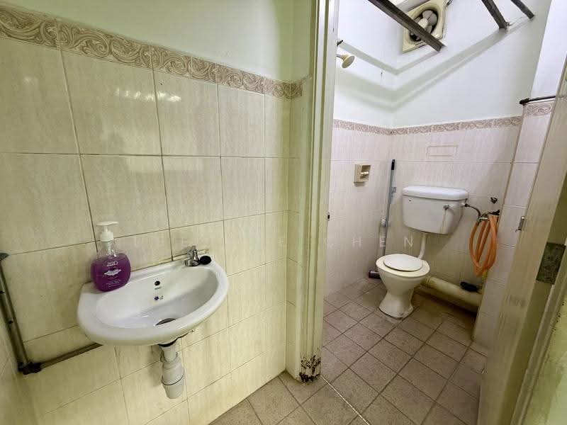 Office for Rent in Ayer Itam (Penang) - Lee Xue Chen - Bathroom - PropertyGuru.com.my