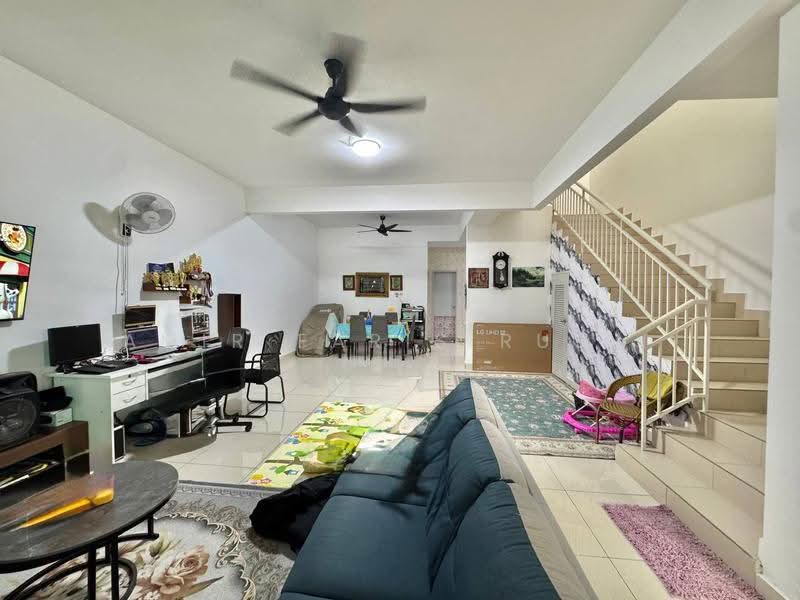 2-storey Terraced House for Sale in Bandar Putra Kulai (Kulai) - Amir Faris Rusli - Living Room - PropertyGuru.com.my