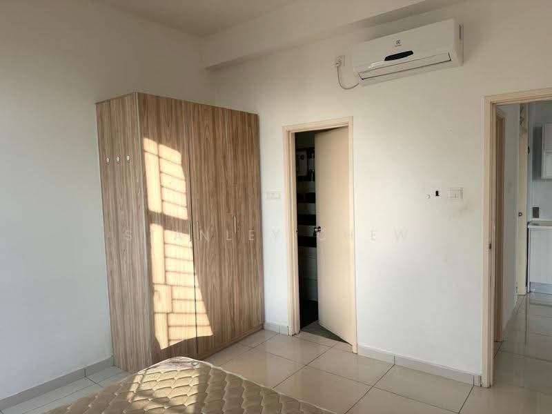 Service Residence for Sale at D'Summit Residences - Stanley Chew - Bedroom - PropertyGuru.com.my