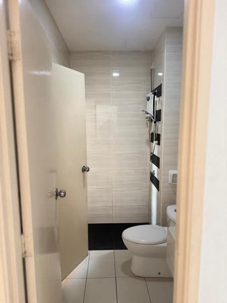 Service Residence for Sale at D'Summit Residences - Stanley Chew - Bathroom - PropertyGuru.com.my