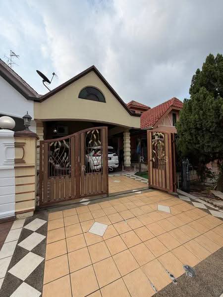 Rumah Teres 1.5-Tingkat untuk Dijual di Taman Pelangi Indah (Ulu Tiram) - Amir Faris Rusli - Exterior - PropertyGuru.com.my