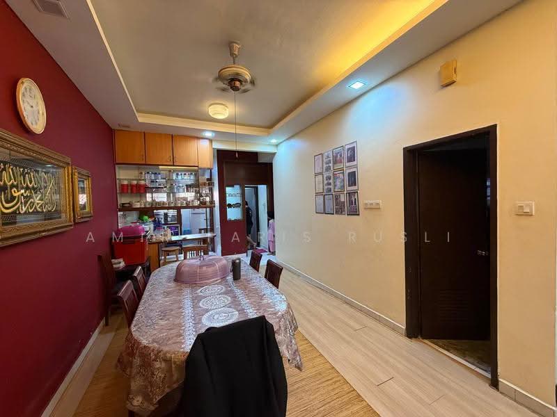 Rumah Teres 1.5-Tingkat untuk Dijual di Taman Pelangi Indah (Ulu Tiram) - Amir Faris Rusli - Dining Room - PropertyGuru.com.my