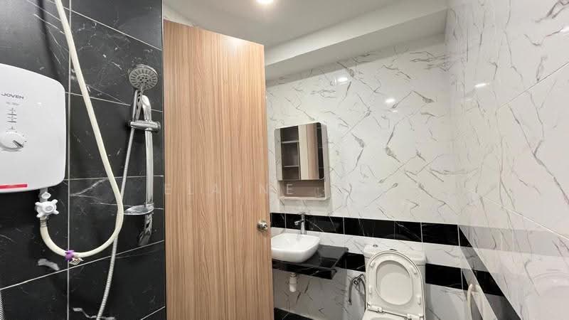 Condominium for Rent at QuayWest Residence - Elaine Lee - Bathroom - PropertyGuru.com.my