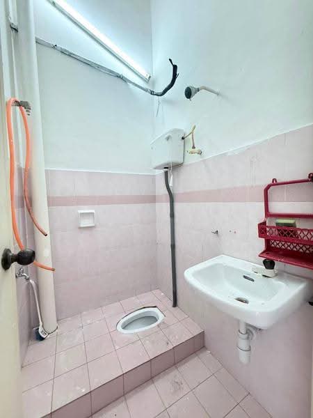 1-storey Terraced House for Sale in Johor Bahru (Johor) - Kim Hon - Bathroom - PropertyGuru.com.my