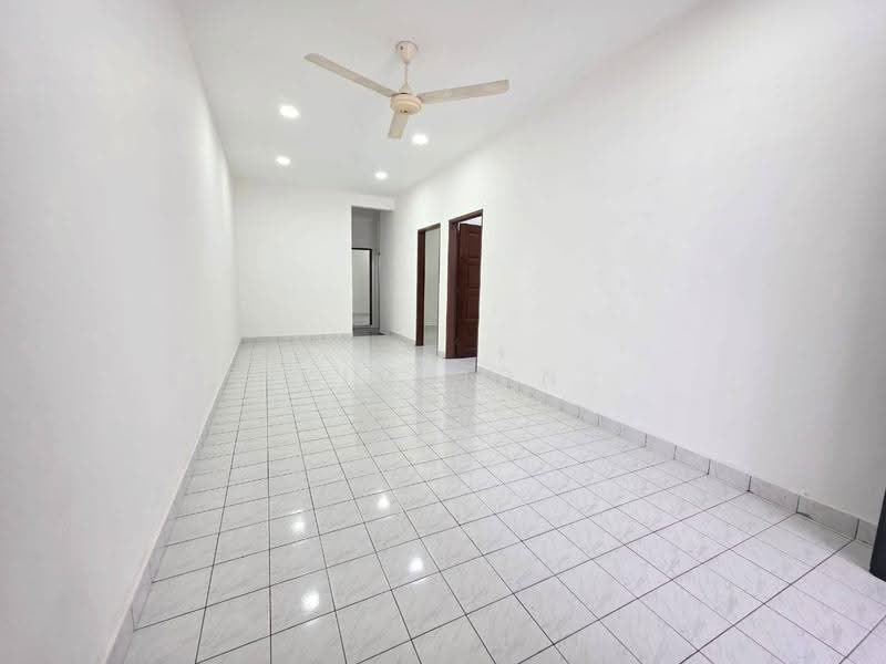 1-storey Terraced House for Sale in Johor Bahru (Johor) - Kim Hon - Living Room - PropertyGuru.com.my