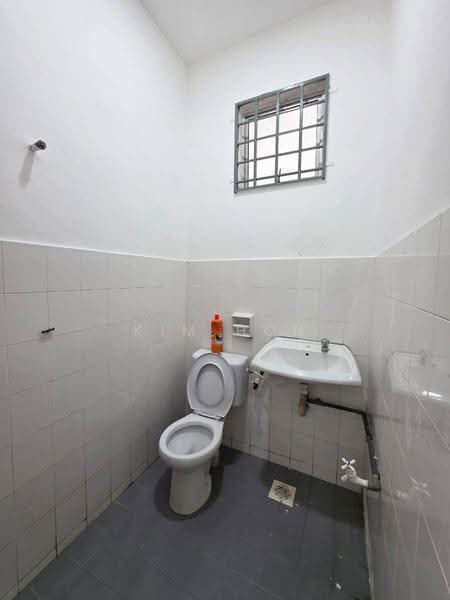 1-storey Terraced House for Sale in Johor Bahru (Johor) - Kim Hon - Bathroom - PropertyGuru.com.my