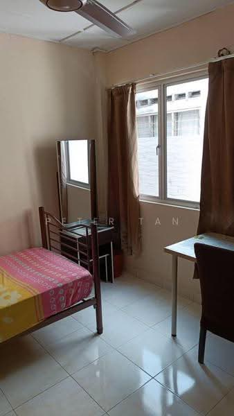 Rumah Flat untuk Disewa di Ang Seng Mansion - Peter Tan - Bedroom - PropertyGuru.com.my