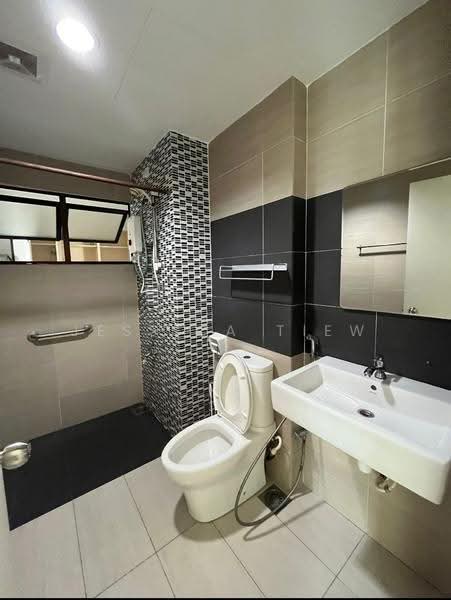 Condominium for Rent at Ujana Executive Apartment - Jessica Tiew - Bathroom - PropertyGuru.com.my