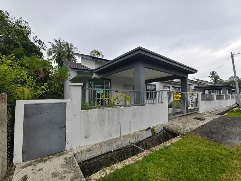 Rumah Berkembar untuk Dijual di Alor Gajah (Melaka) - Patrick Lim - Exterior - PropertyGuru.com.my