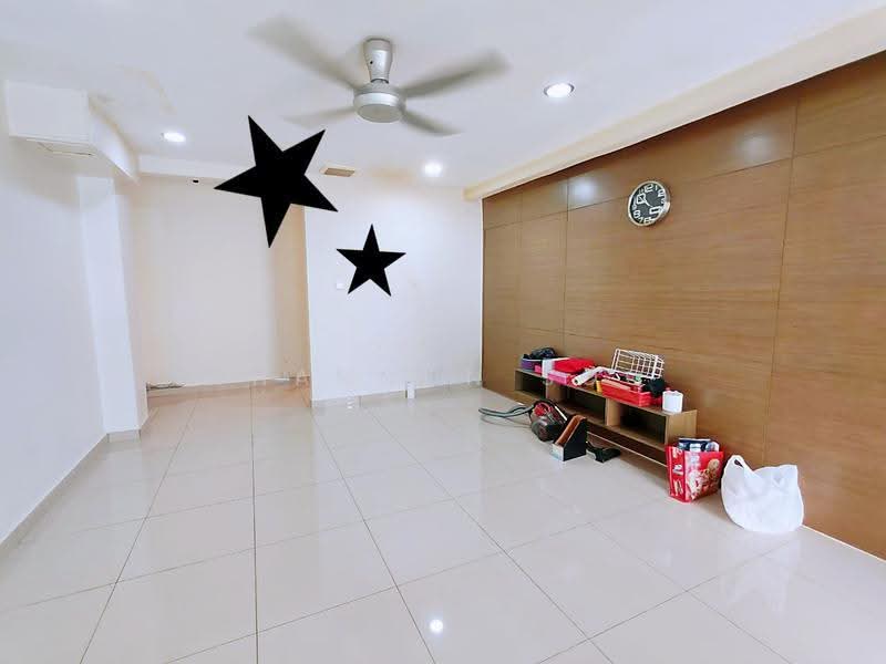 Rumah Teres 2-Tingkat untuk Dijual di Taman Wawasan (Puchong) - Shannon Soo - Living Room - PropertyGuru.com.my