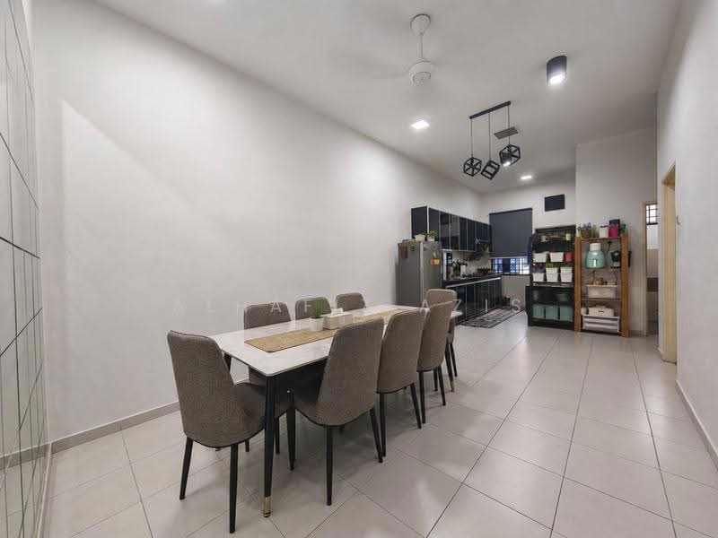 Rumah Teres 1-Tingkat untuk Dijual di Taman Lagenda Putra (Kulai) - ALHAFIZ AZIS - Dining Room - PropertyGuru.com.my