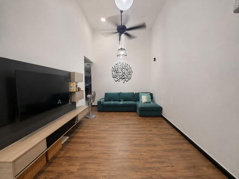 Rumah Teres 1-Tingkat untuk Dijual di Taman Lagenda Putra (Kulai) - ALHAFIZ AZIS - Living Room - PropertyGuru.com.my