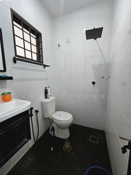 Rumah Teres 1-Tingkat untuk Dijual di Bandar Sungai Buaya (Serendah) - Zann Fauzan - Bathroom - PropertyGuru.com.my