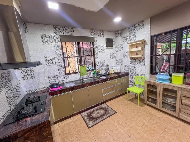 Rumah Teres 2-Tingkat untuk Dijual di Alam Damai (Cheras) - Shiqin Saidin - Kitchen - PropertyGuru.com.my