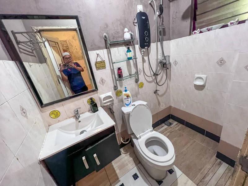Rumah Teres 2-Tingkat untuk Dijual di Alam Damai (Cheras) - Shiqin Saidin - Bathroom - PropertyGuru.com.my