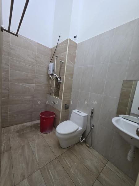 Rumah Kluster untuk Disewa di Skudai (Johor) - Sam Liew - Bathroom - PropertyGuru.com.my