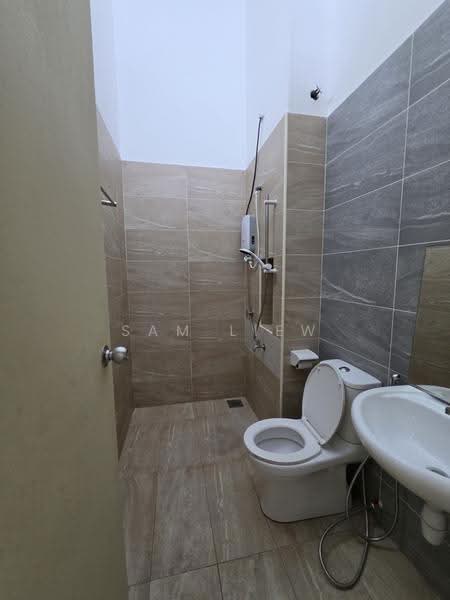 Rumah Kluster untuk Disewa di Skudai (Johor) - Sam Liew - Bathroom - PropertyGuru.com.my