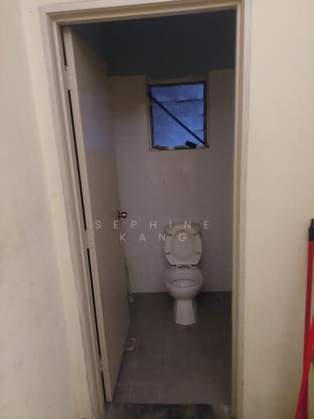Kedai untuk Disewa di Taman Selayang Jaya (Selayang) - Sephine Kang - Bathroom - PropertyGuru.com.my