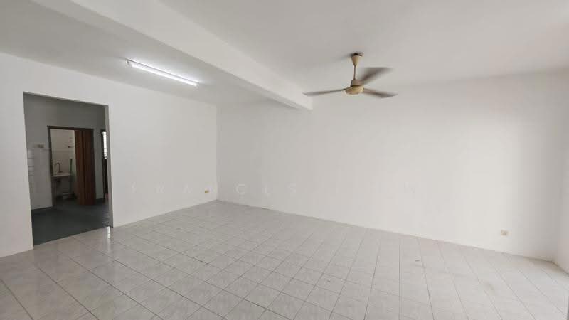 Rumah Teres 2-Tingkat untuk Dijual di Taman Puncak Jalil (Seri Kembangan) - Frances Liew - Living Room - PropertyGuru.com.my