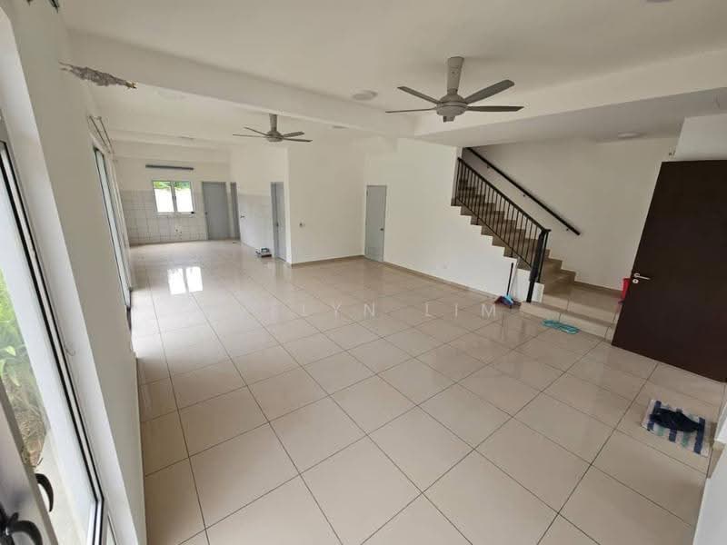 2-storey Terraced House for Sale in Bandar Rimbayu (Telok Panglima Garang) - Evelyn Lim - Living Room - PropertyGuru.com.my