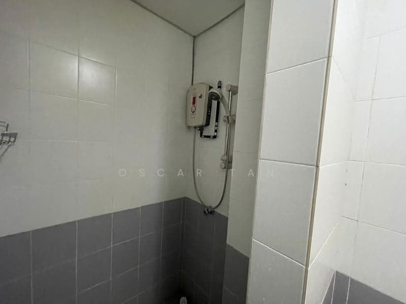 Kondominium untuk Dijual di Platinum Lake PV 12 - Oscar Tan - Bathroom - PropertyGuru.com.my