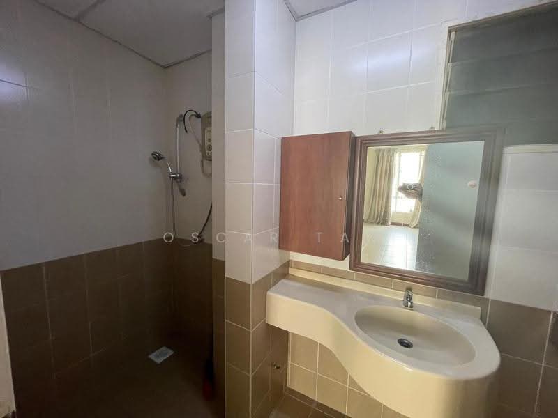 Kondominium untuk Dijual di Platinum Lake PV 12 - Oscar Tan - Bathroom - PropertyGuru.com.my
