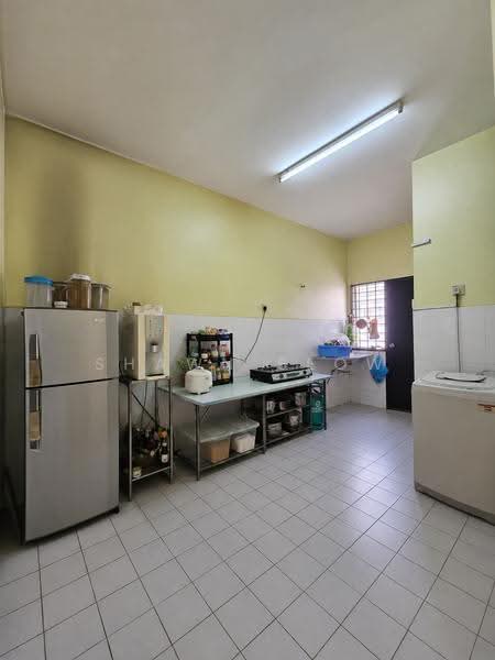 2-storey Terraced House for Sale in Seksyen 32 (Shah Alam) - Shawn Seow - Kitchen - PropertyGuru.com.my